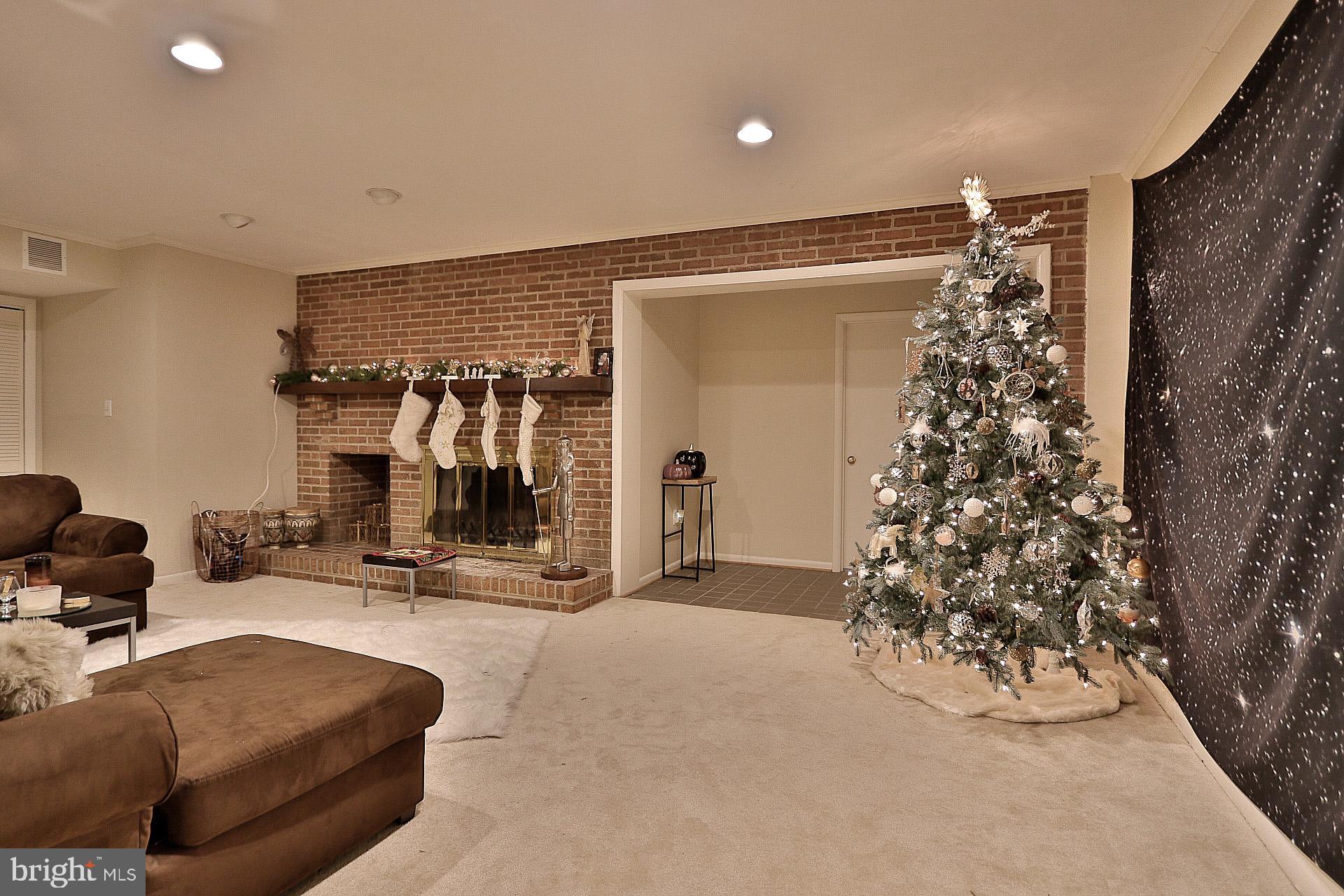 1437 Crowell Road Vienna, VA 22182 - Photo 20 of 36