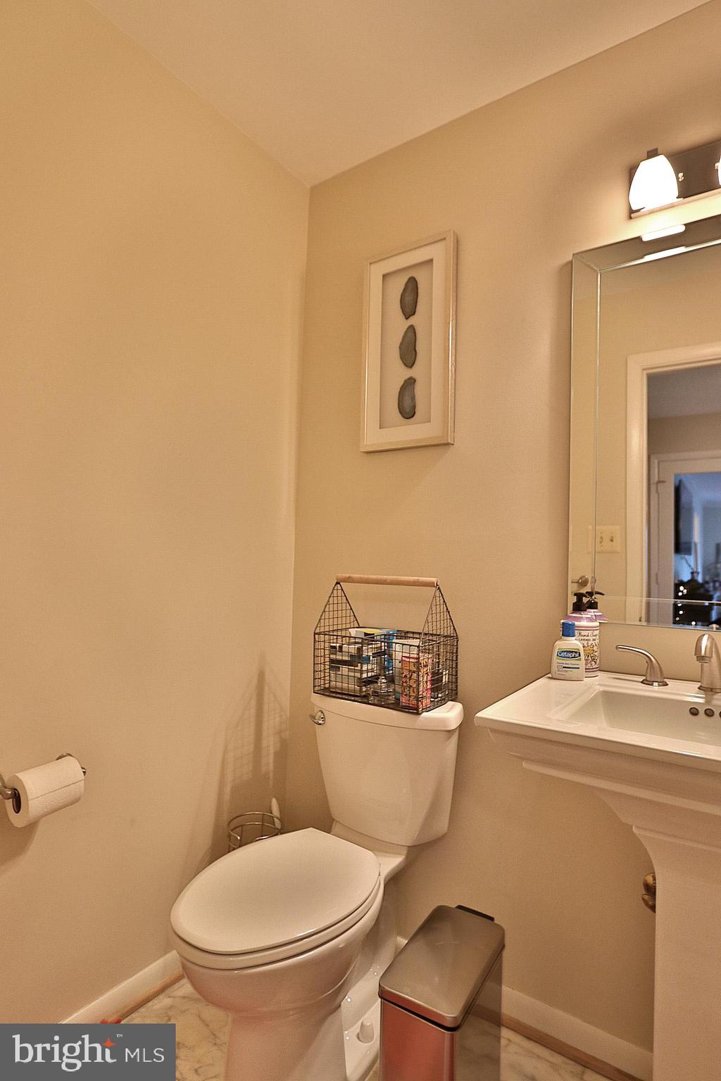 1437 Crowell Road Vienna, VA 22182 - Photo 30 of 36