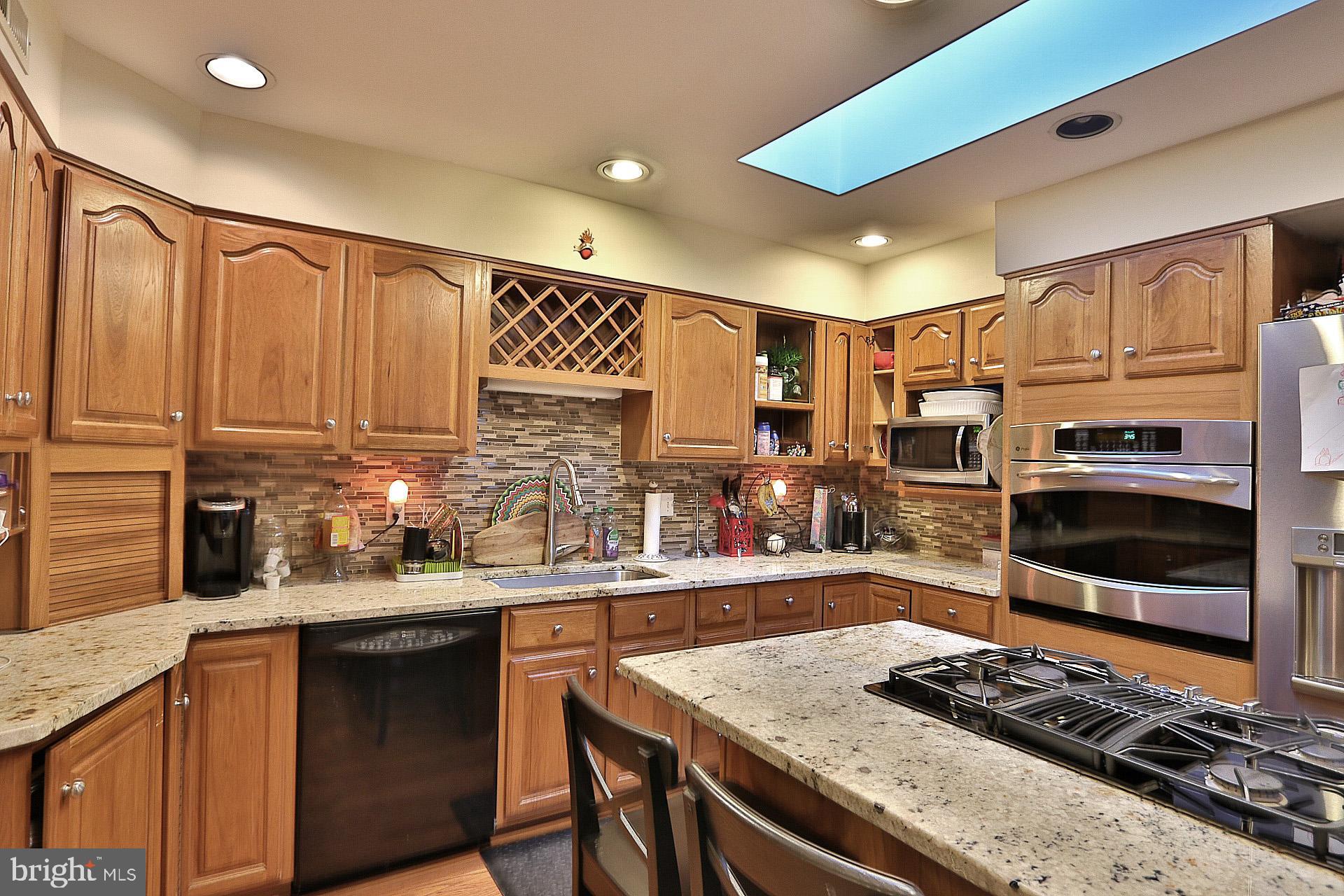 1437 Crowell Road Vienna, VA 22182 - Photo 4 of 36