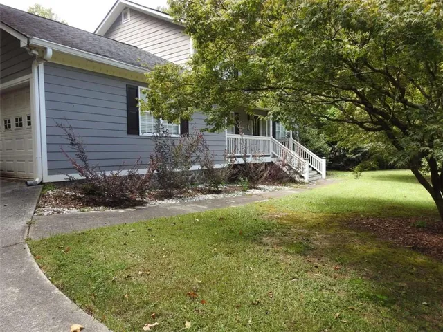 a view of a house with a yard