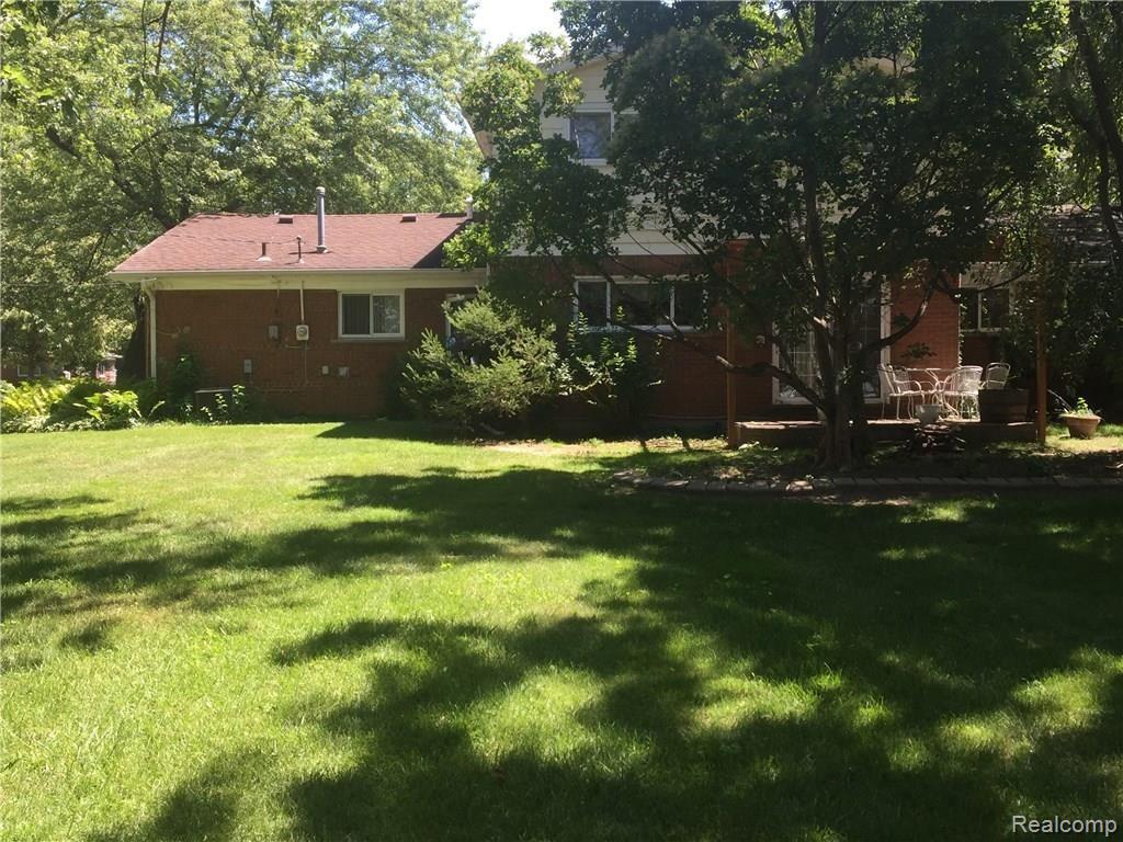 28500 Southpointe Road Grosse Ile, MI 48138 - Photo 2 of 10 sp back.JPG