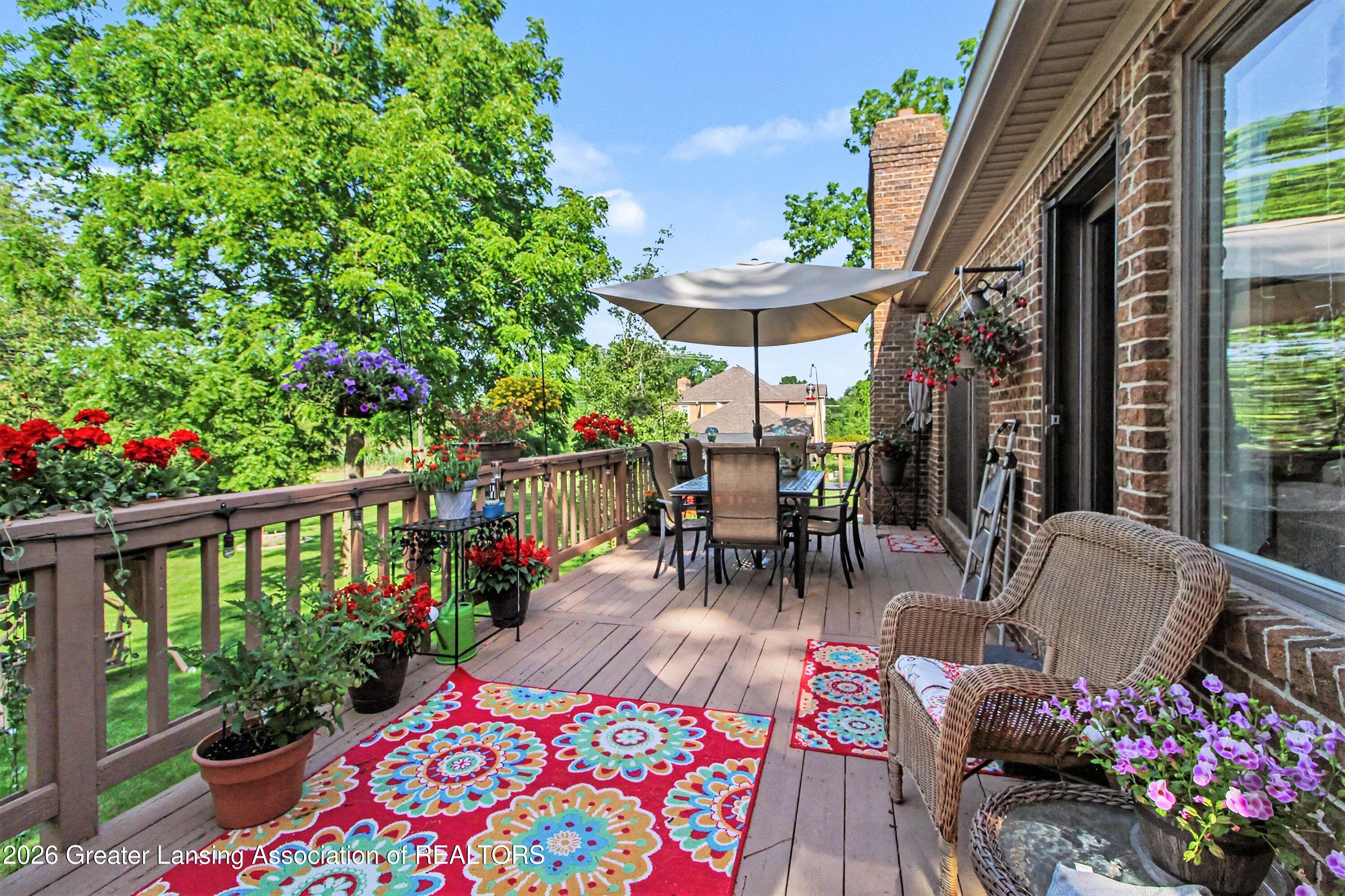 5589 North Territorial Road Ann Arbor, MI 48105 - Photo 20 of 29 Deck