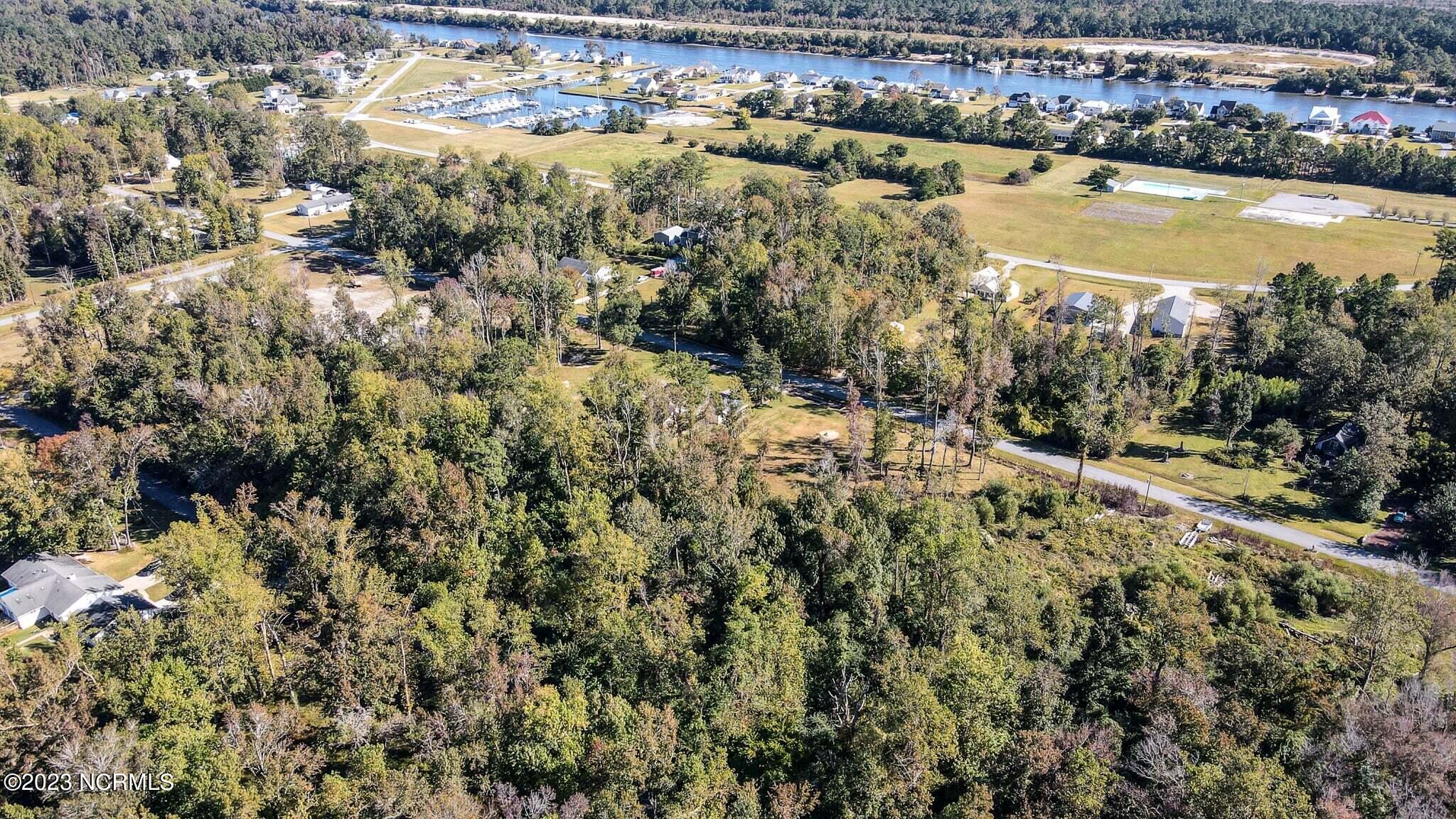 112 Tradewinds Road Newport, NC 28570 - Photo 7 of 19 1 (7)