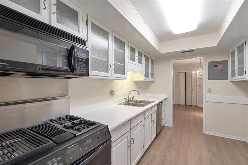 6851 Roswell Road, Unit D14 Atlanta, GA 30328 - Photo 12 of 30 a kitchen with a stove and a microwave