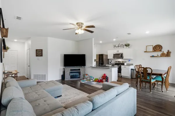 $234,900 | 17494 Stacy Street, Lindale, TX 75771