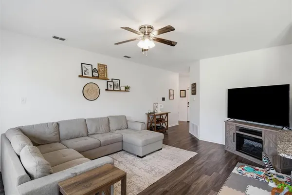$234,900 | 17494 Stacy Street, Lindale, TX 75771