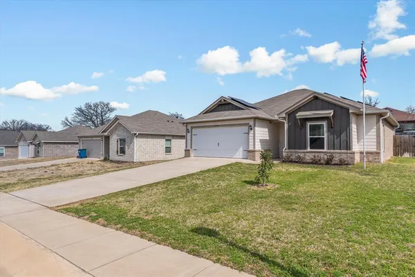 $234,900 | 17494 Stacy Street, Lindale, TX 75771