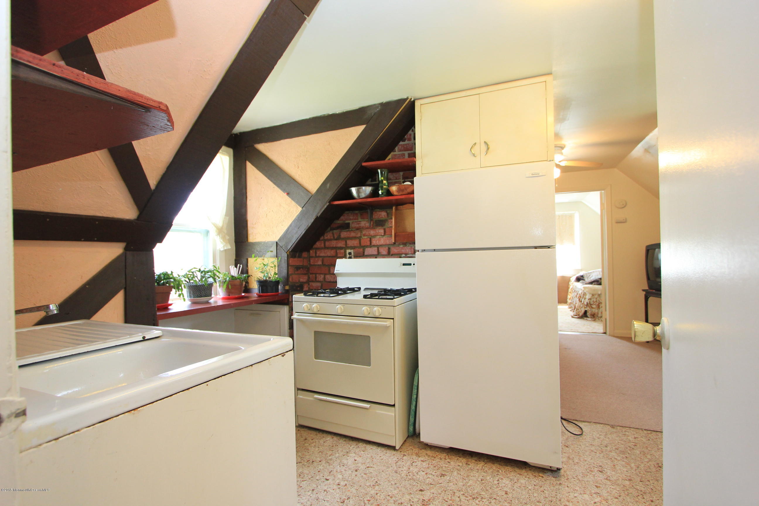 278 Cassville Road Jackson, NJ 08527 - Photo 26 of 60 iAptKitchen2