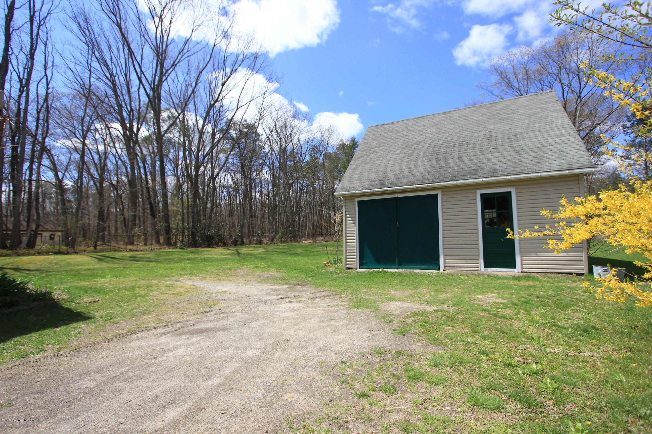 278 Cassville Road Jackson, NJ 08527 - Photo 44 of 60 YardGarage