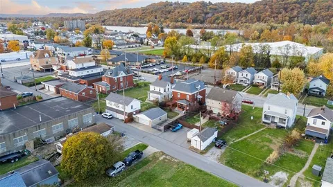 a view of residential houses with yard