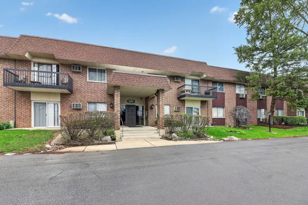 $190,000 | 8305 Highway 53, Unit A15, Woodridge, IL 60517