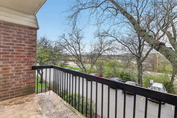 $190,000 | 8305 Highway 53, Unit A15, Woodridge, IL 60517