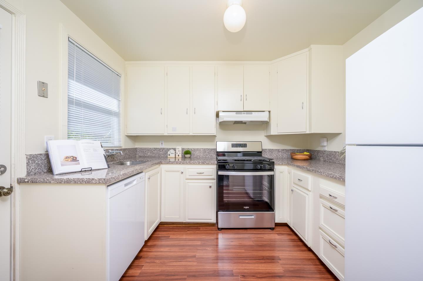 2704 Louis Road Palo Alto, CA 94303 - Photo 13 of 30