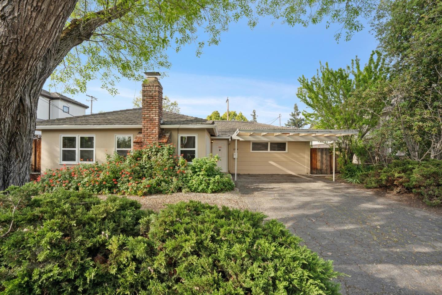 2704 Louis Road Palo Alto, CA 94303 - Photo 3 of 30