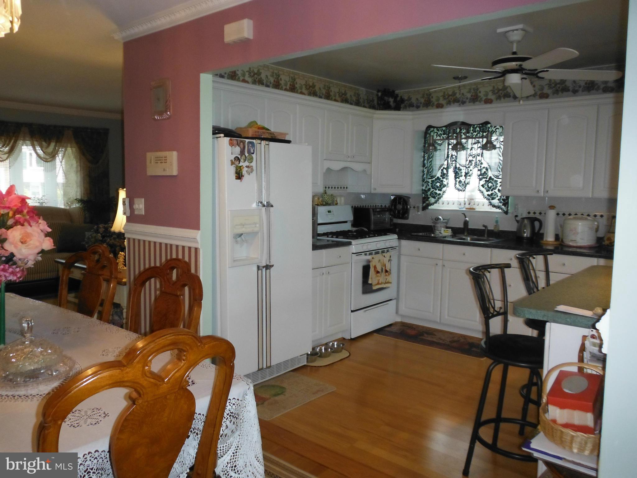 504 Nollmeyer Road Baltimore, MD 21220 - Photo 3 of 23 Kitchen w/Breakfast Bar