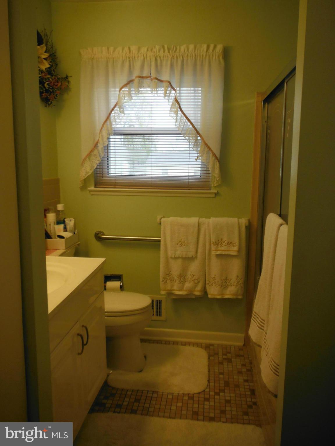 504 Nollmeyer Road Baltimore, MD 21220 - Photo 6 of 23 Main Level Bath