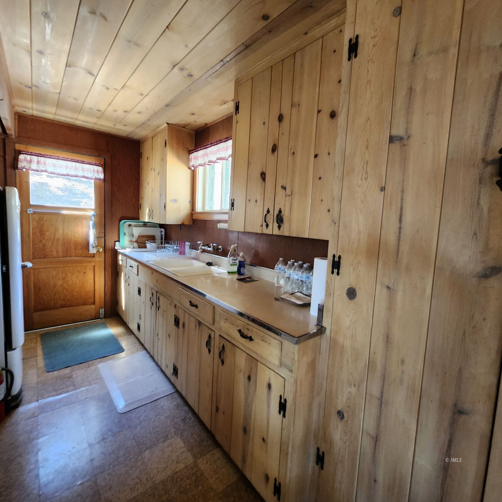 22 Whitney Portal Road Lone Pine, CA 93545 - Photo 11 of 32 Kitchen