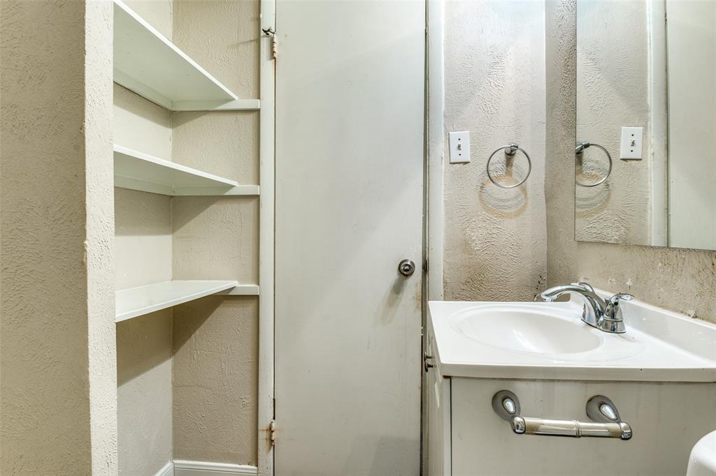 4312 Ridgedale Drive Mesquite, TX 75150 - Photo 15 of 23 a bathroom with a sink and mirror