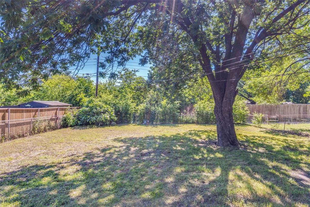 4312 Ridgedale Drive Mesquite, TX 75150 - Photo 19 of 23 a view of a yard with plants and trees