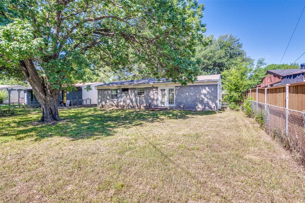4312 Ridgedale Drive Mesquite, TX 75150 - Photo 22 of 23 a view of a house with backyard and sitting area