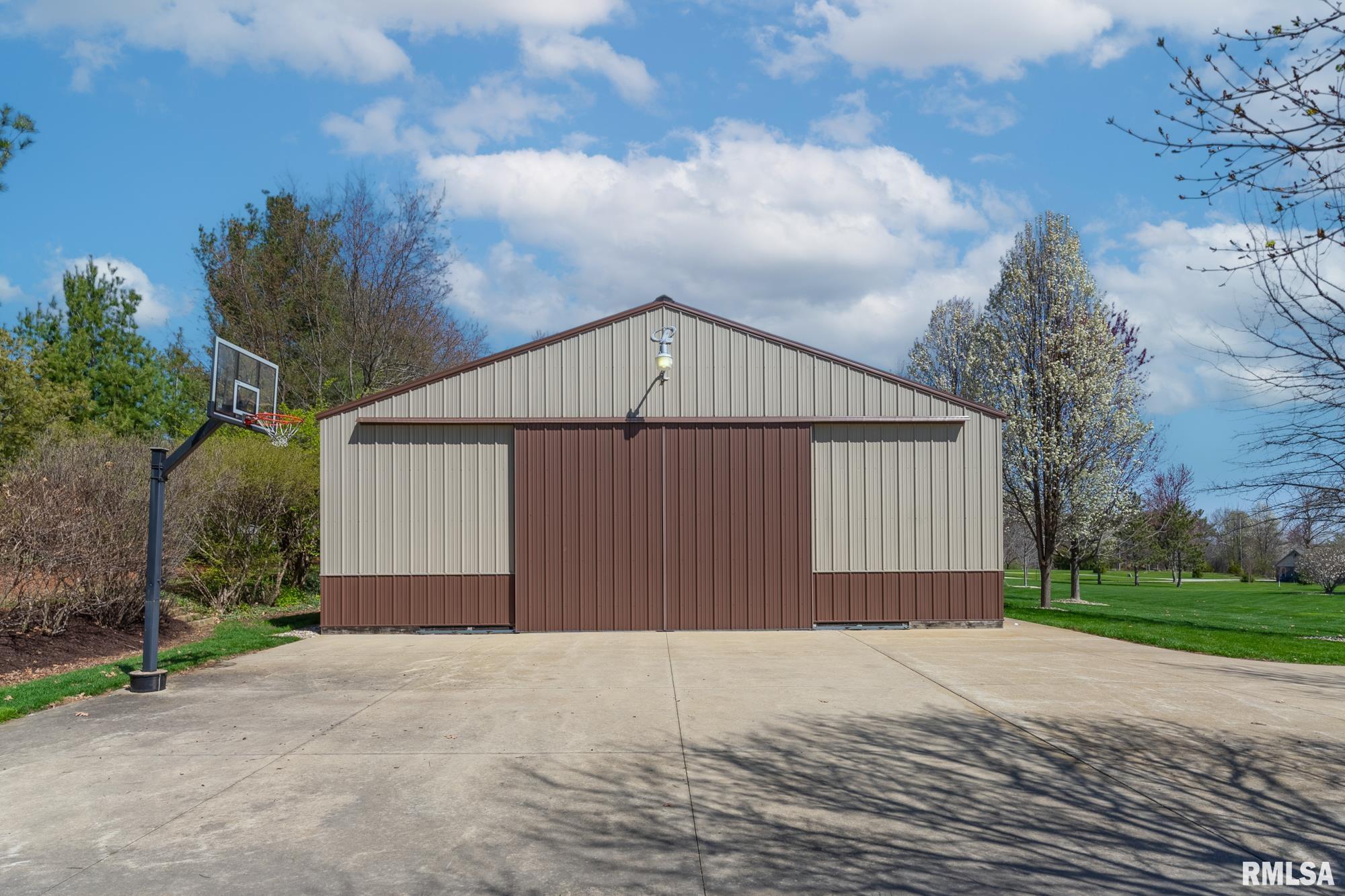 900 Dallas Road Washington, IL 61571 - Photo 11 of 62 Gallery Image 11