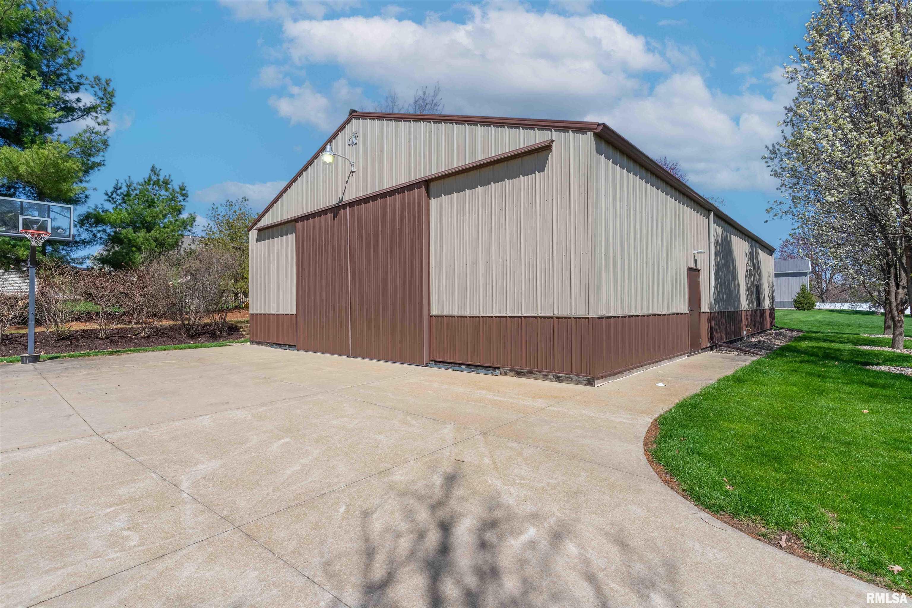 900 Dallas Road Washington, IL 61571 - Photo 12 of 62 Gallery Image 12