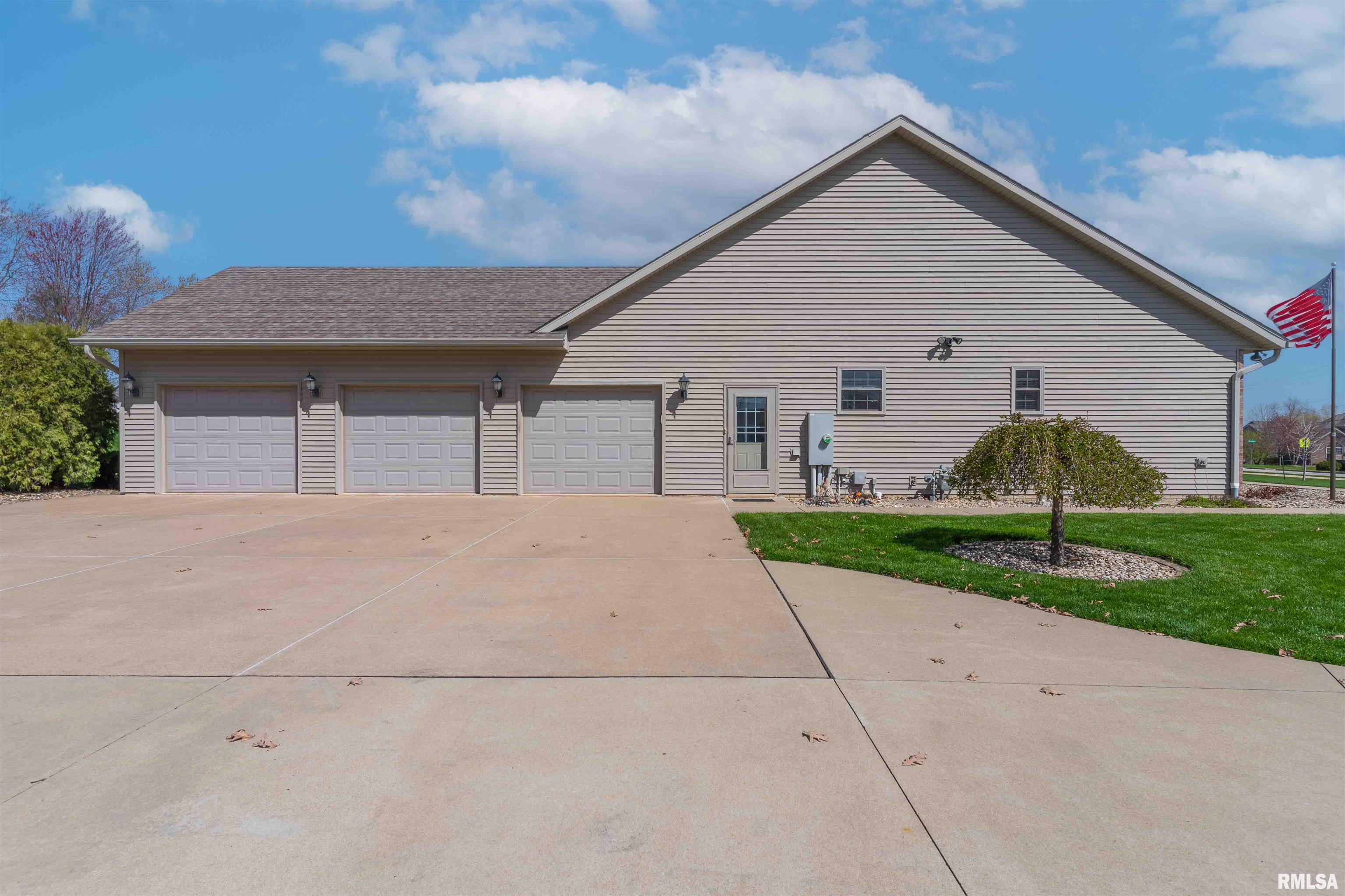 900 Dallas Road Washington, IL 61571 - Photo 14 of 62 Gallery Image 14