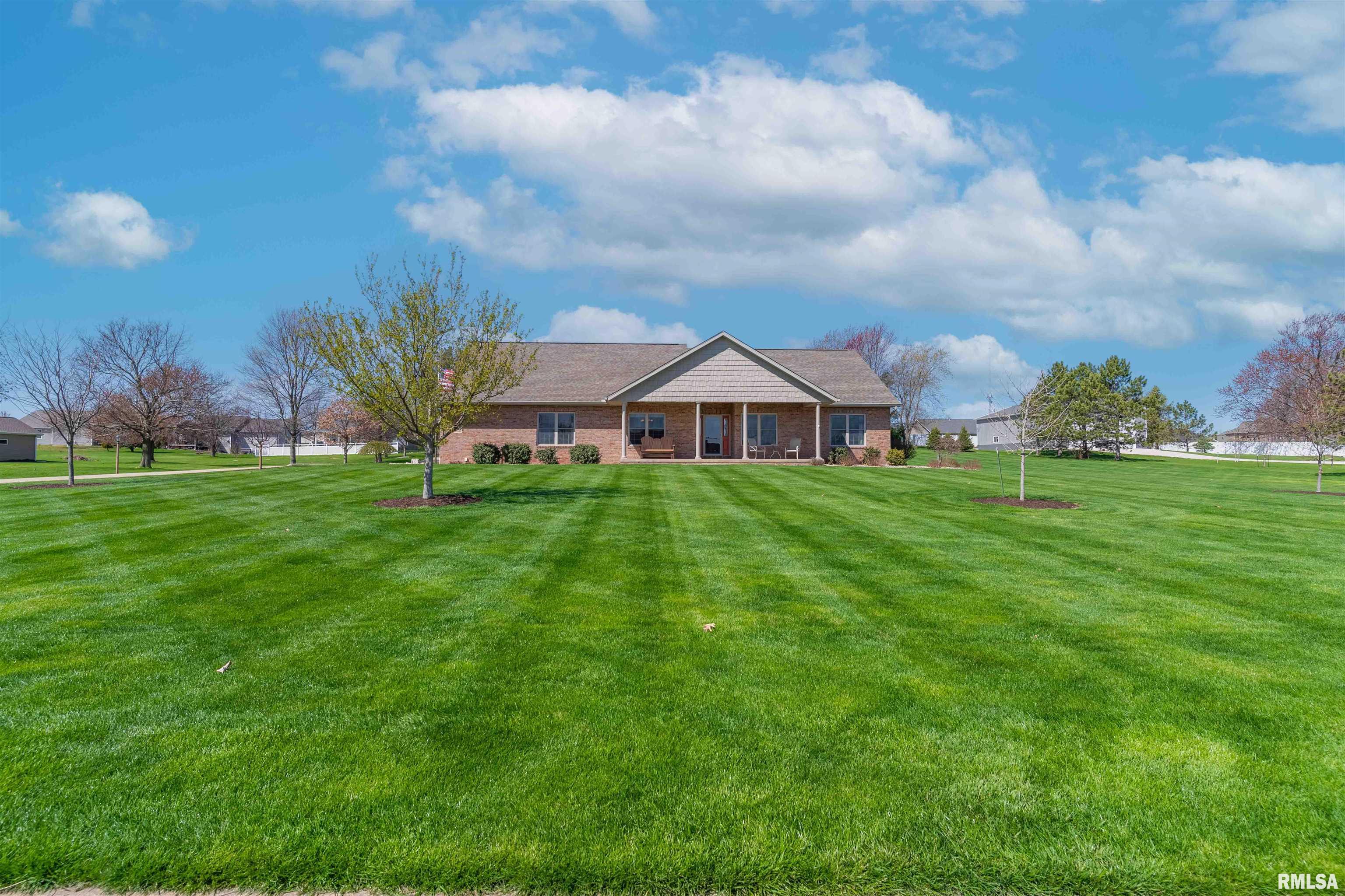 900 Dallas Road Washington, IL 61571 - Photo 17 of 62 Gallery Image 17