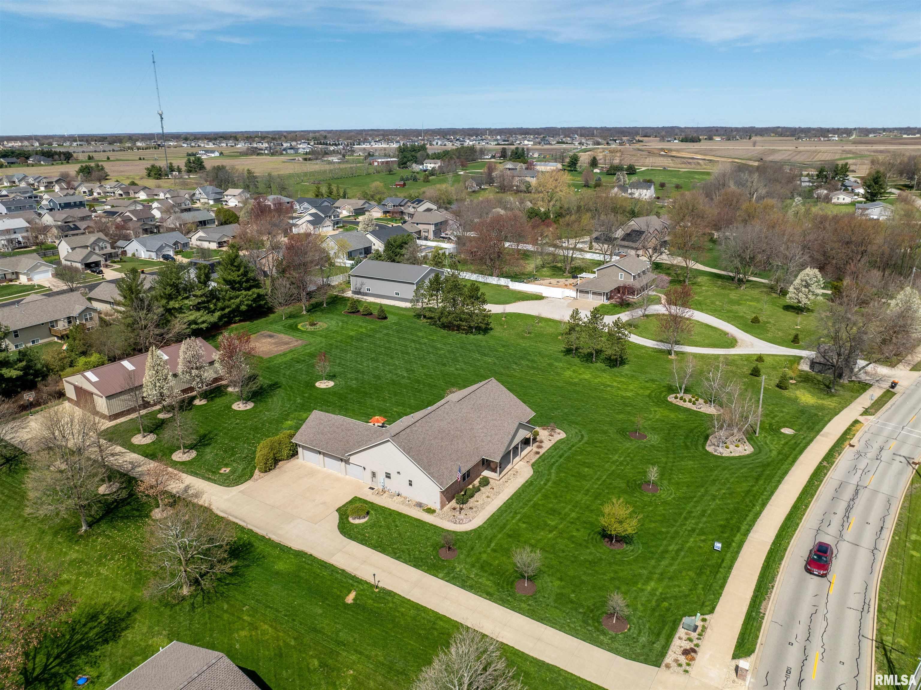 900 Dallas Road Washington, IL 61571 - Photo 20 of 62 Gallery Image 20