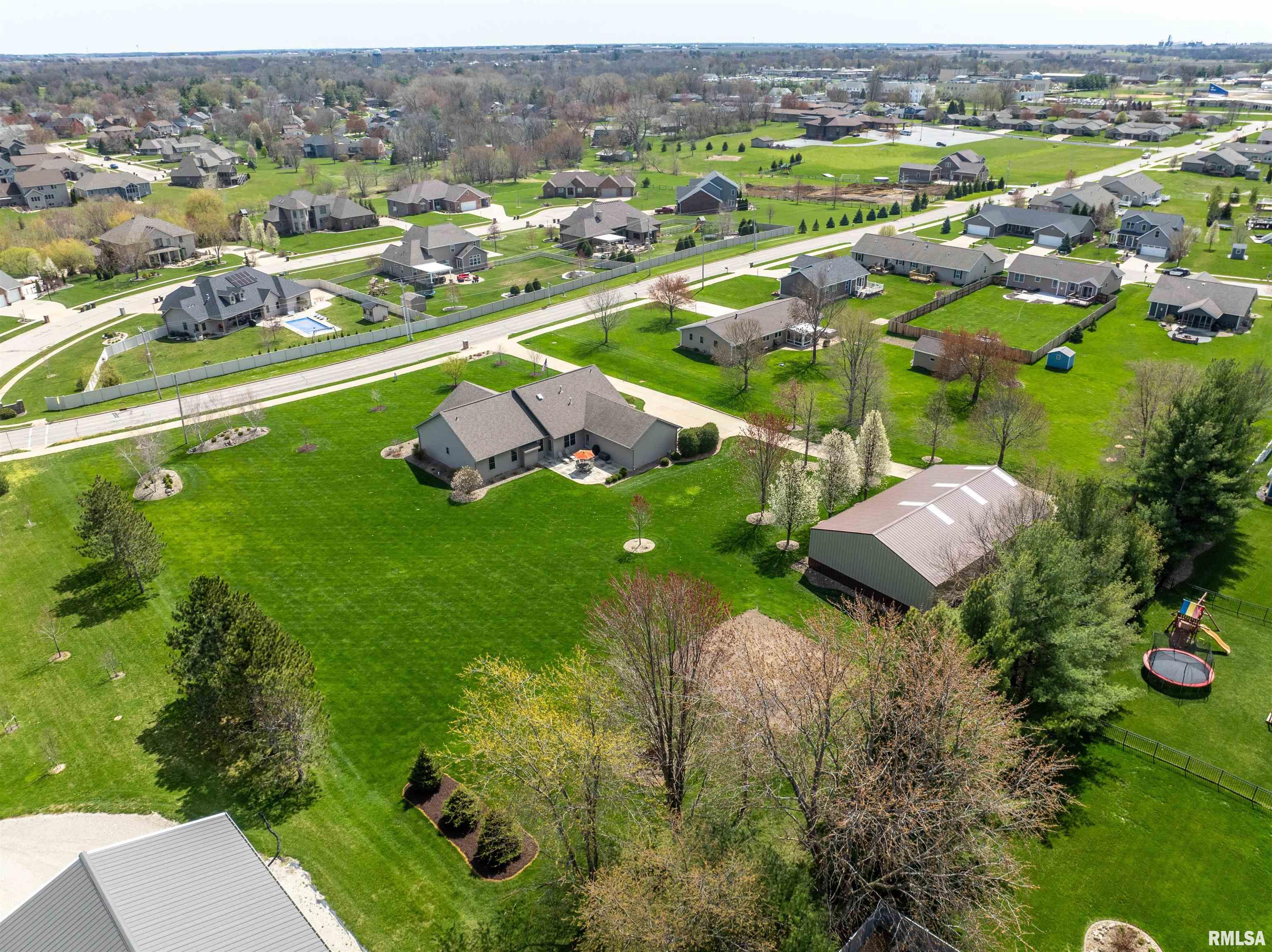 900 Dallas Road Washington, IL 61571 - Photo 22 of 62 Gallery Image 22