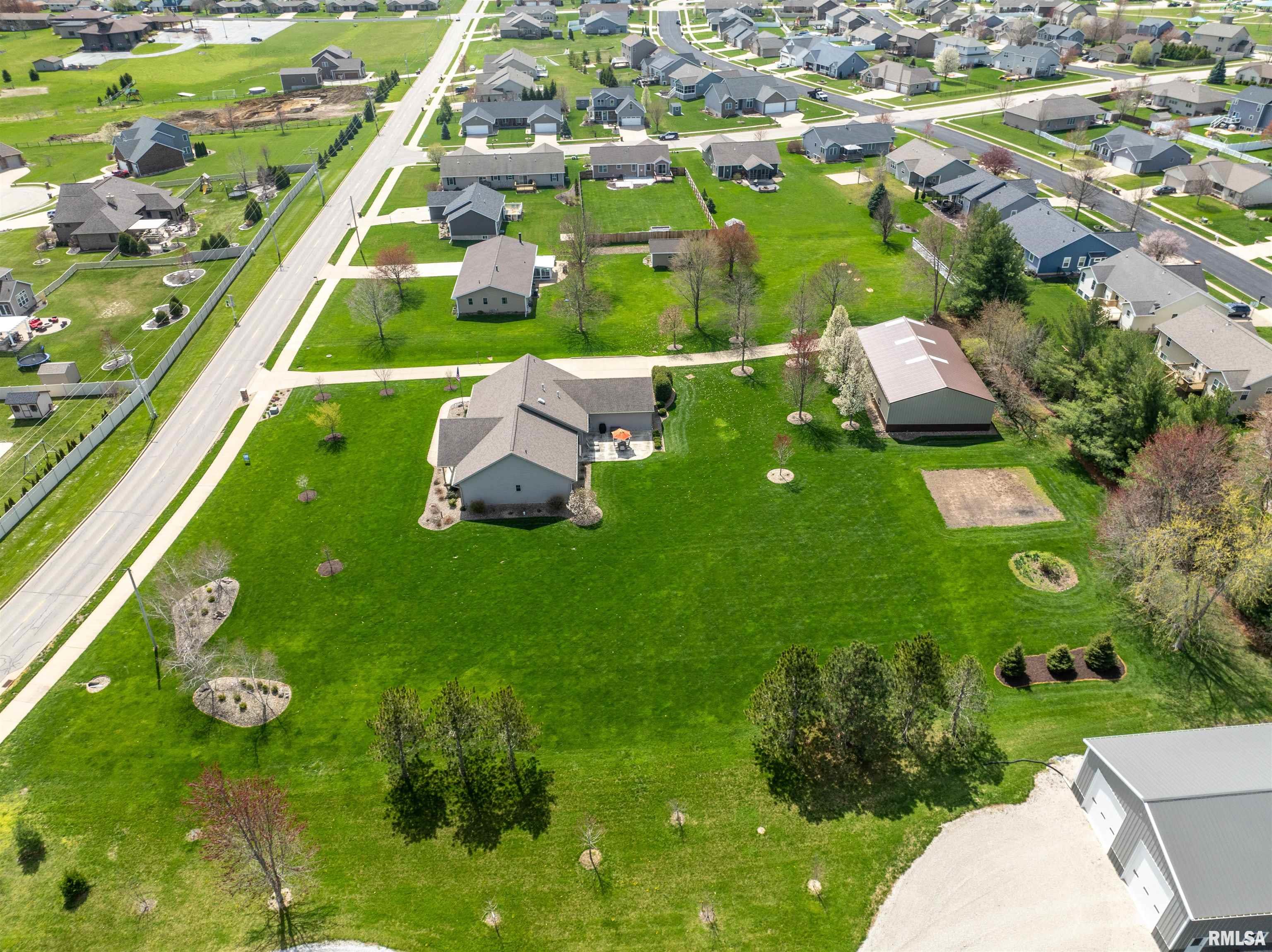 900 Dallas Road Washington, IL 61571 - Photo 23 of 62 Gallery Image 23