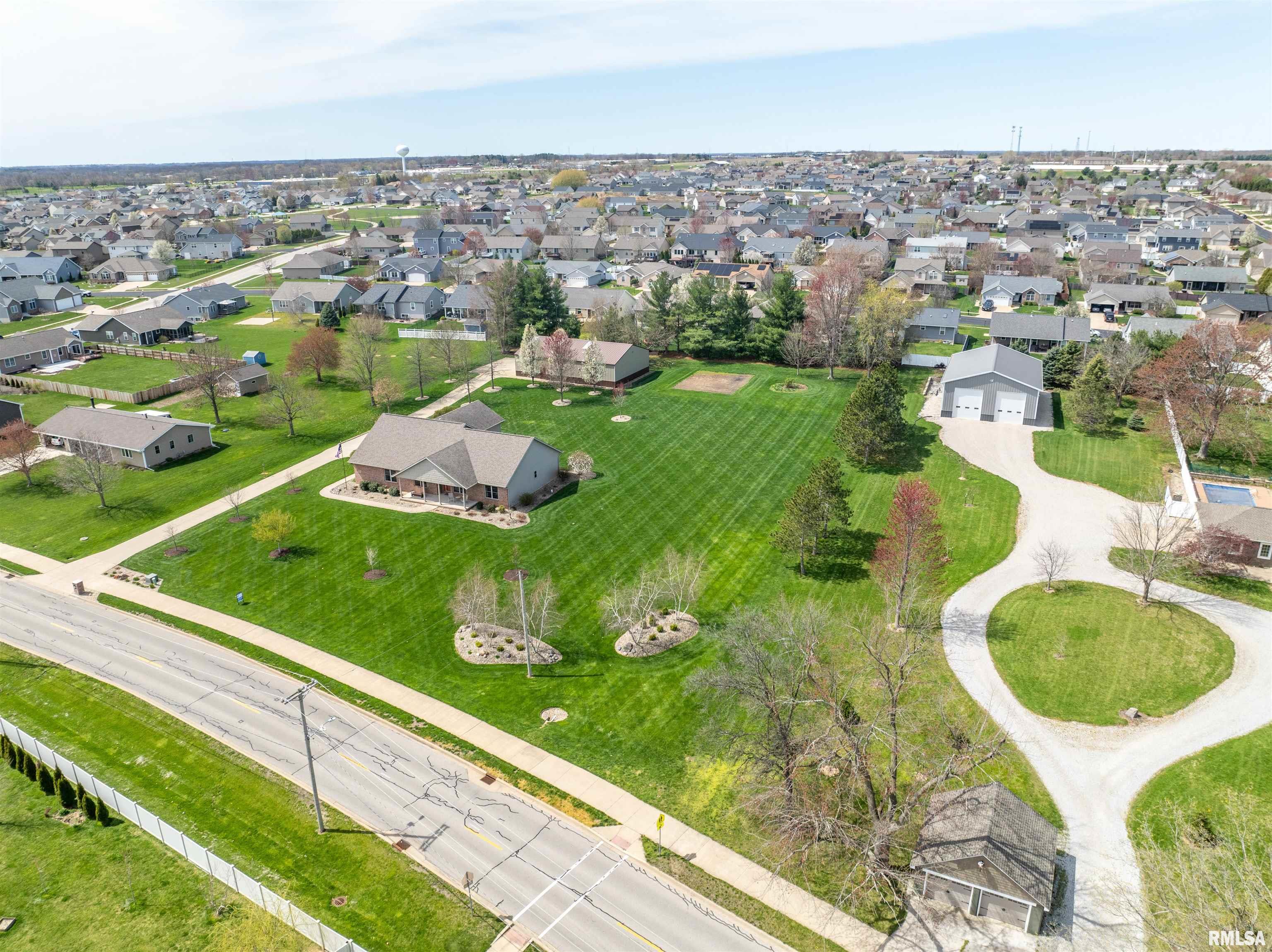 900 Dallas Road Washington, IL 61571 - Photo 24 of 62 Gallery Image 24
