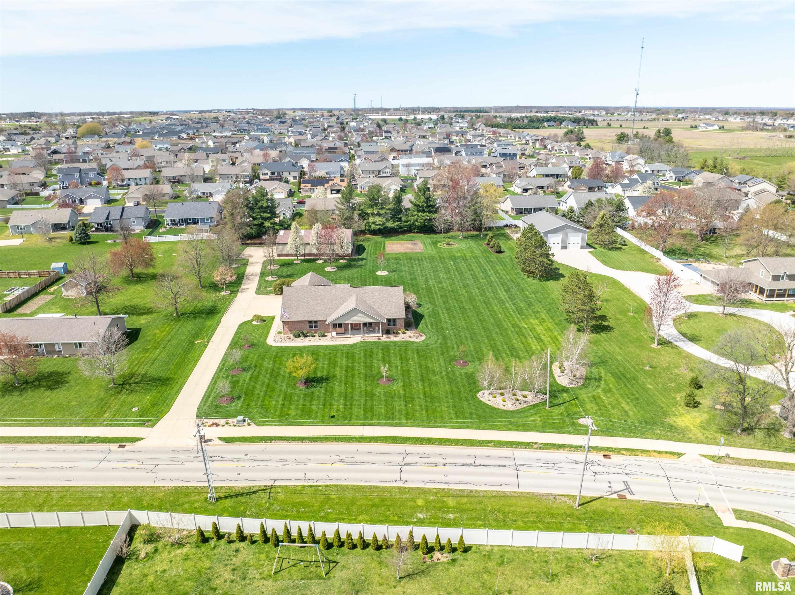 900 Dallas Road Washington, IL 61571 - Photo 25 of 62 Gallery Image 25