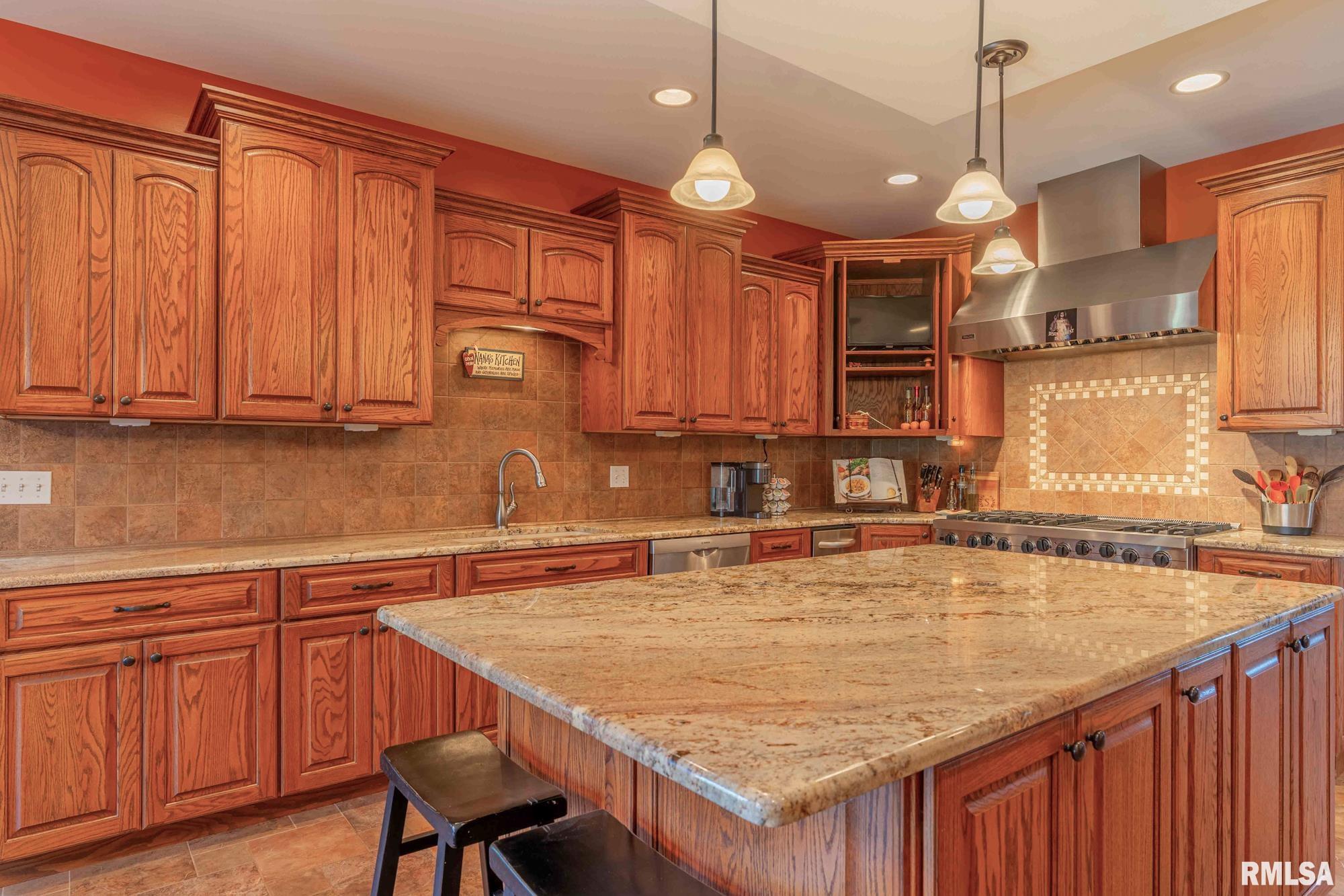 900 Dallas Road Washington, IL 61571 - Photo 28 of 62 Gallery Image 28