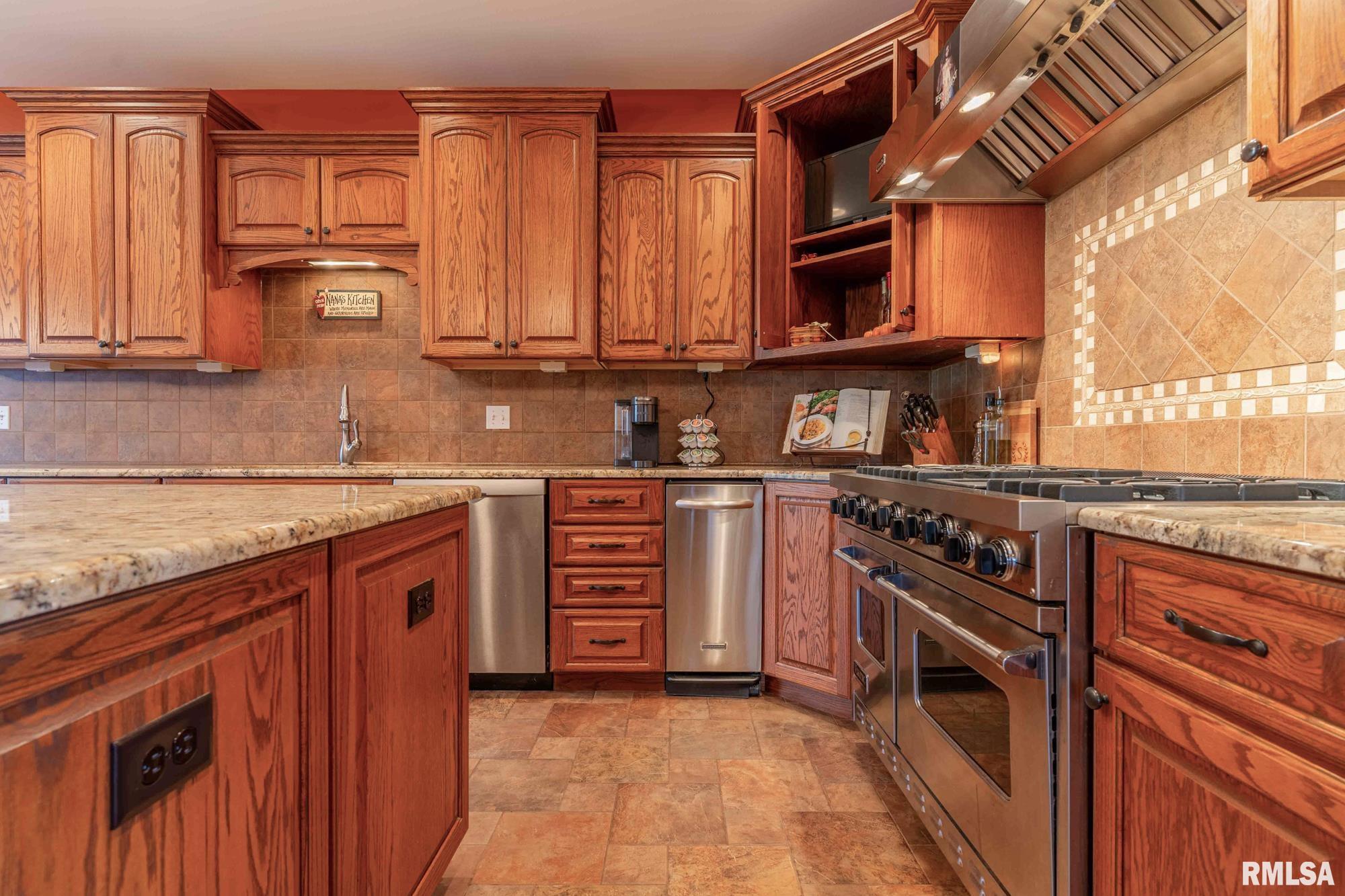 900 Dallas Road Washington, IL 61571 - Photo 29 of 62 Gallery Image 29