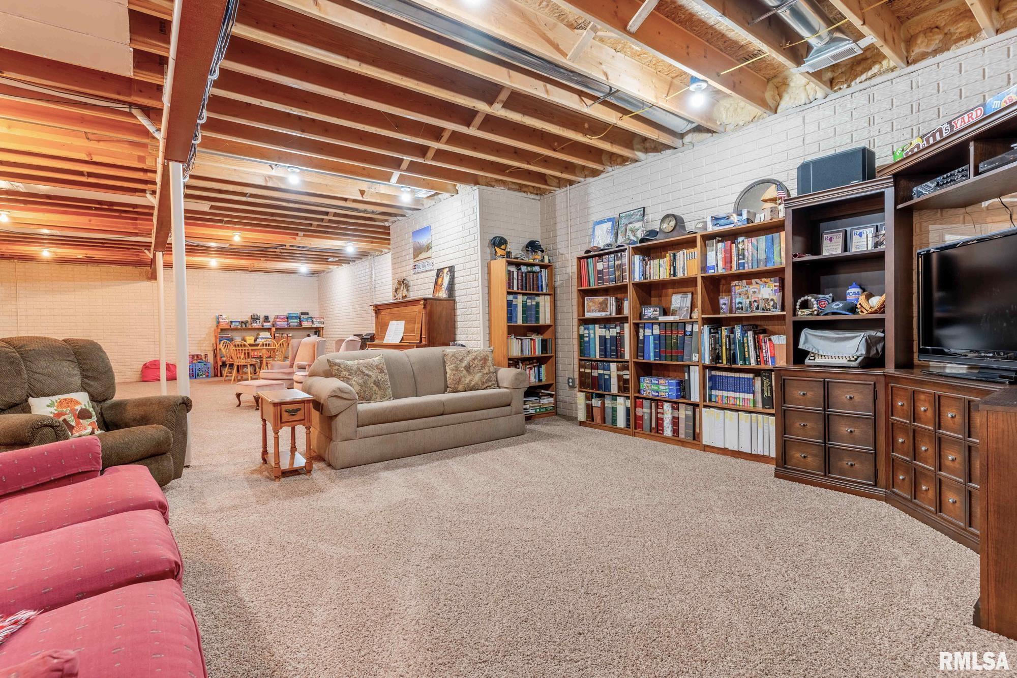900 Dallas Road Washington, IL 61571 - Photo 56 of 62 Gallery Image 56