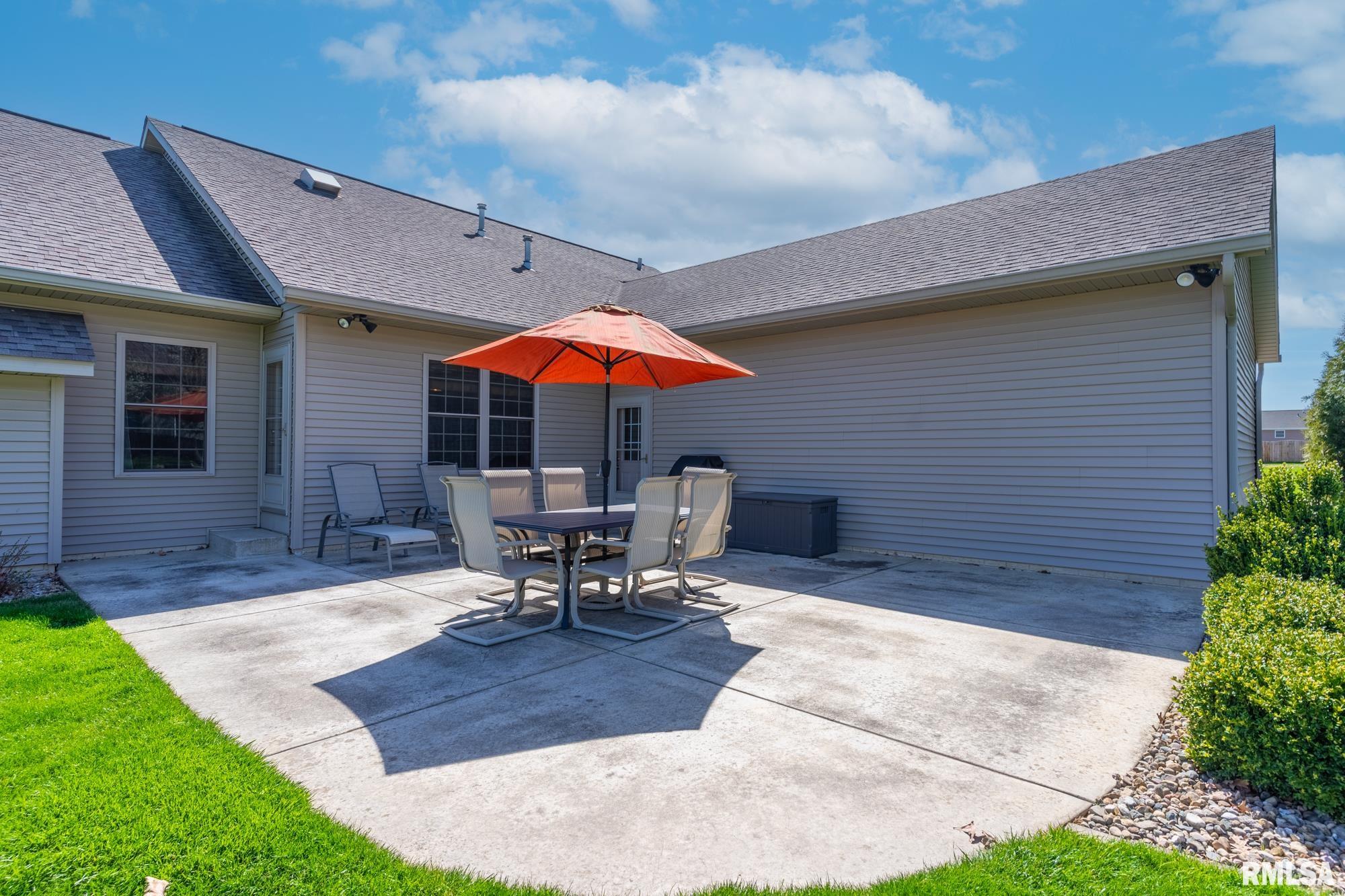 900 Dallas Road Washington, IL 61571 - Photo 8 of 62 Gallery Image 8