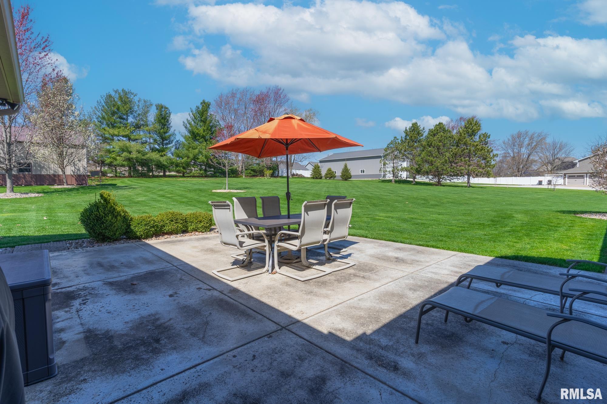 900 Dallas Road Washington, IL 61571 - Photo 9 of 62 Gallery Image 9