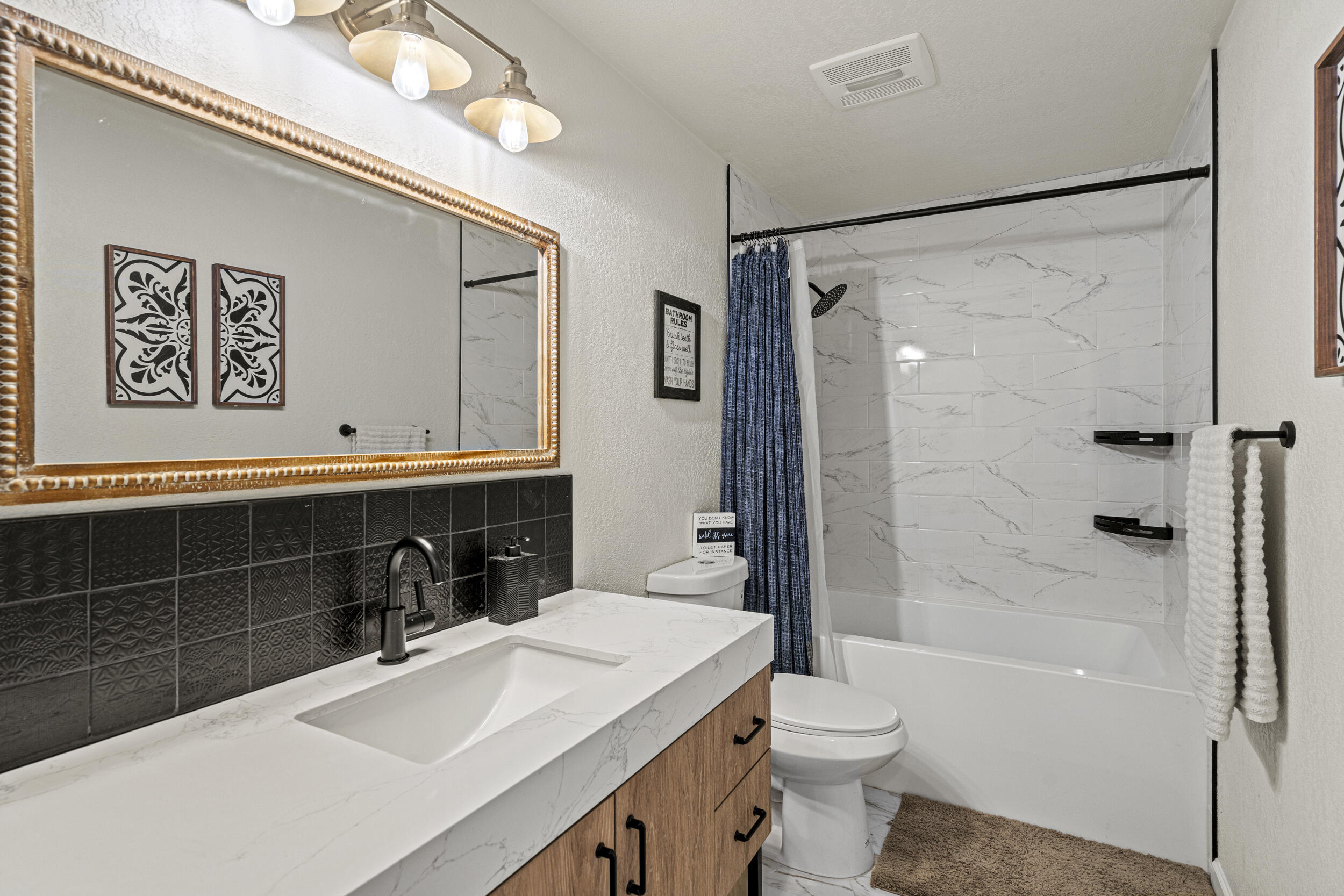 112 Cedar Ridge Terrace Rogue River, OR 97537 - Photo 10 of 39 Hallway Bathroom