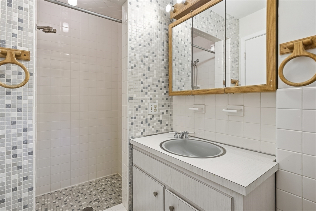 184 Rawson Road Brookline, MA 02445 - Photo 18 of 29