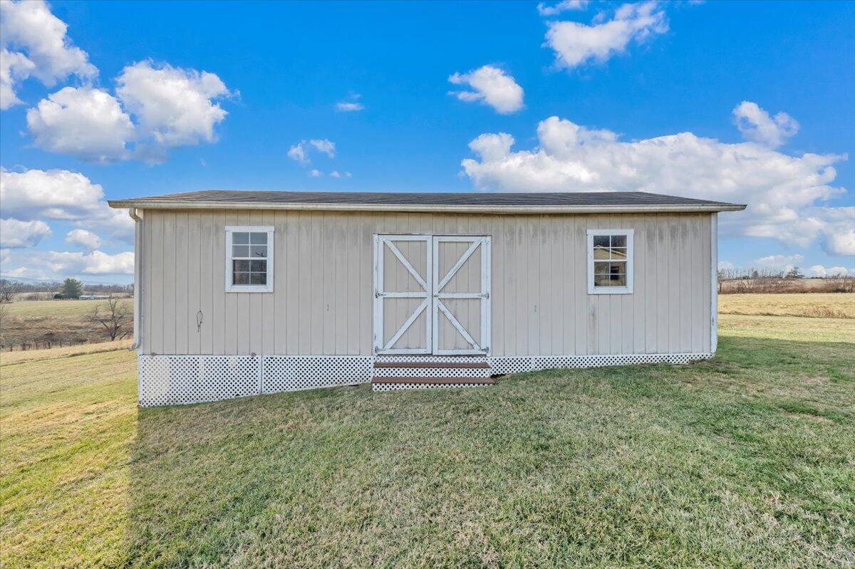 5985 Collier Street Dublin, VA 24084 - Photo 11 of 53 a backyard of a house with table and chairs