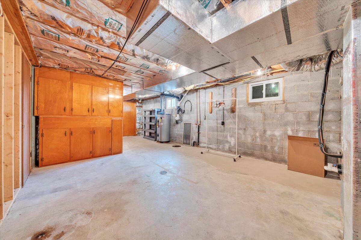5985 Collier Street Dublin, VA 24084 - Photo 52 of 53 a view of an empty room