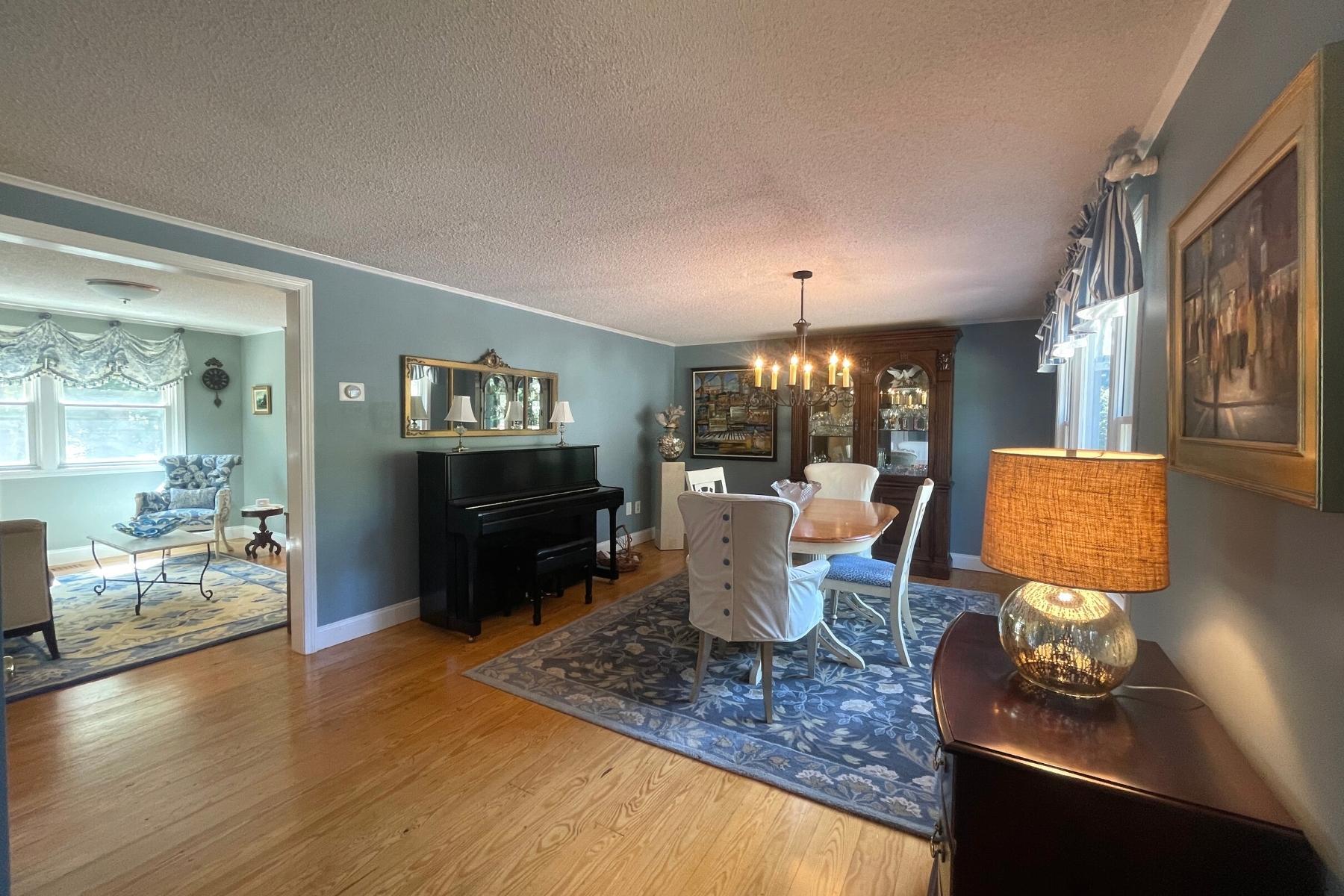 140 Cap'n Samadrus Road Cotuit, MA 02635 - Photo 13 of 53 140 (1016)