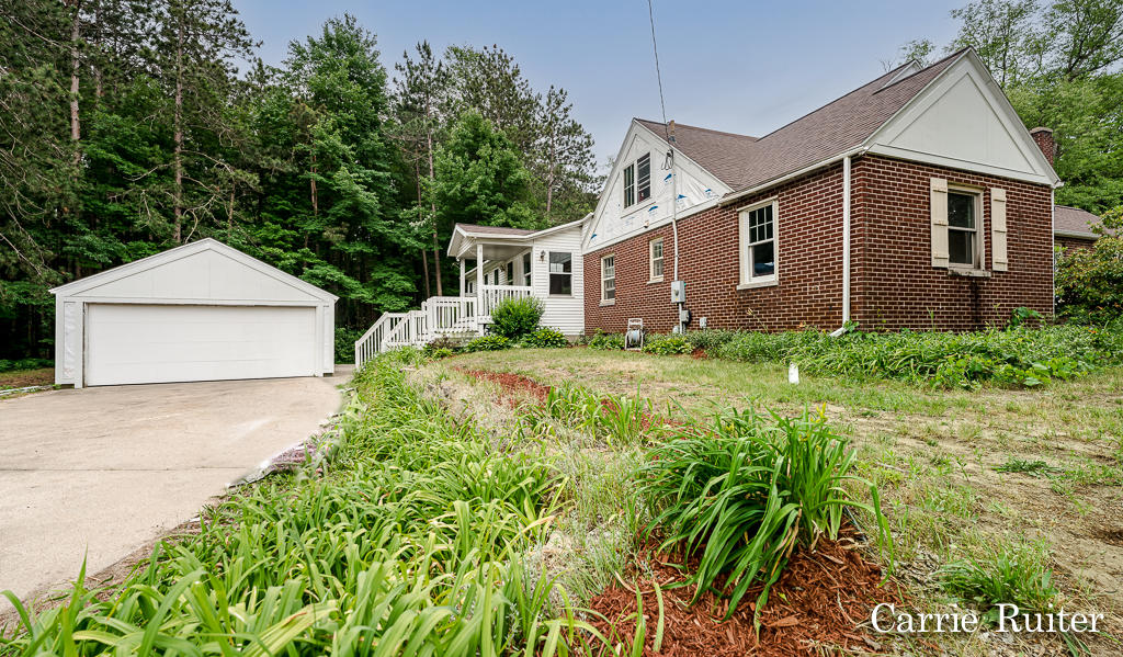 16838 Taft Road Spring Lake, MI 49456 - Photo 2 of 38 1638Taft01Lores