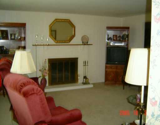 204 Wyngate Road Coraopolis, PA 15108 - Photo 2 of 8 Living Room.