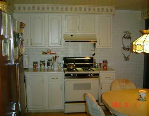 204 Wyngate Road Coraopolis, PA 15108 - Photo 4 of 8 Kitchen.