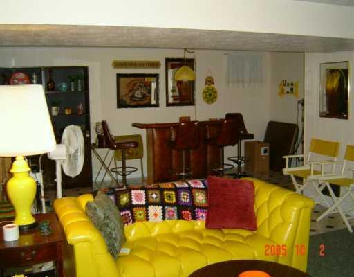 204 Wyngate Road Coraopolis, PA 15108 - Photo 7 of 8 Den/Family/Great Room.