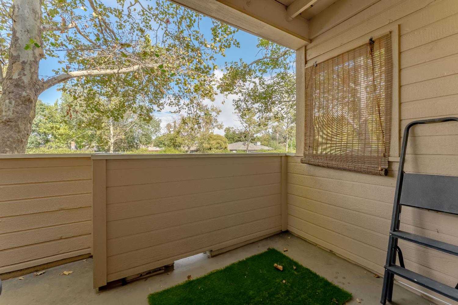 1019 Dornajo Way, Unit 123 Sacramento, CA 95825 - Photo 21 of 23 a view of a window in the backyard