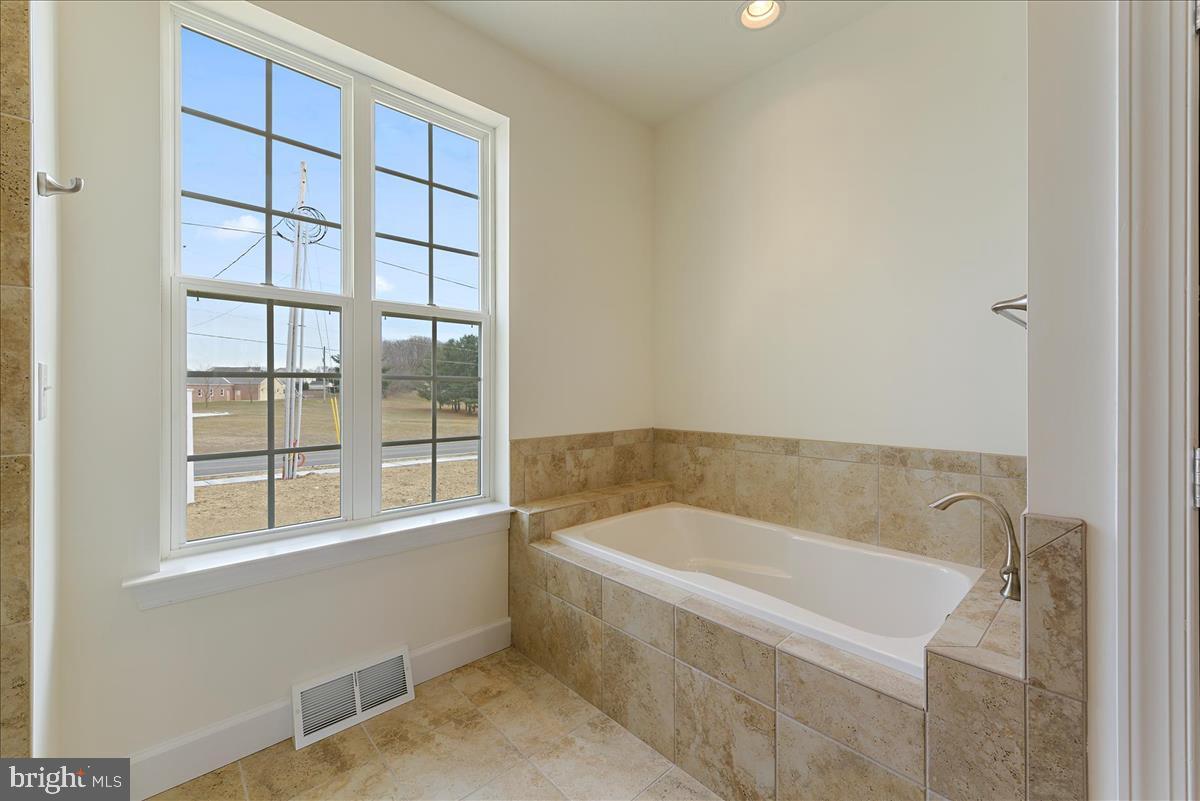 985 Beck Mill Road, Unit 7 Hanover, PA 17331 - Photo 18 of 23