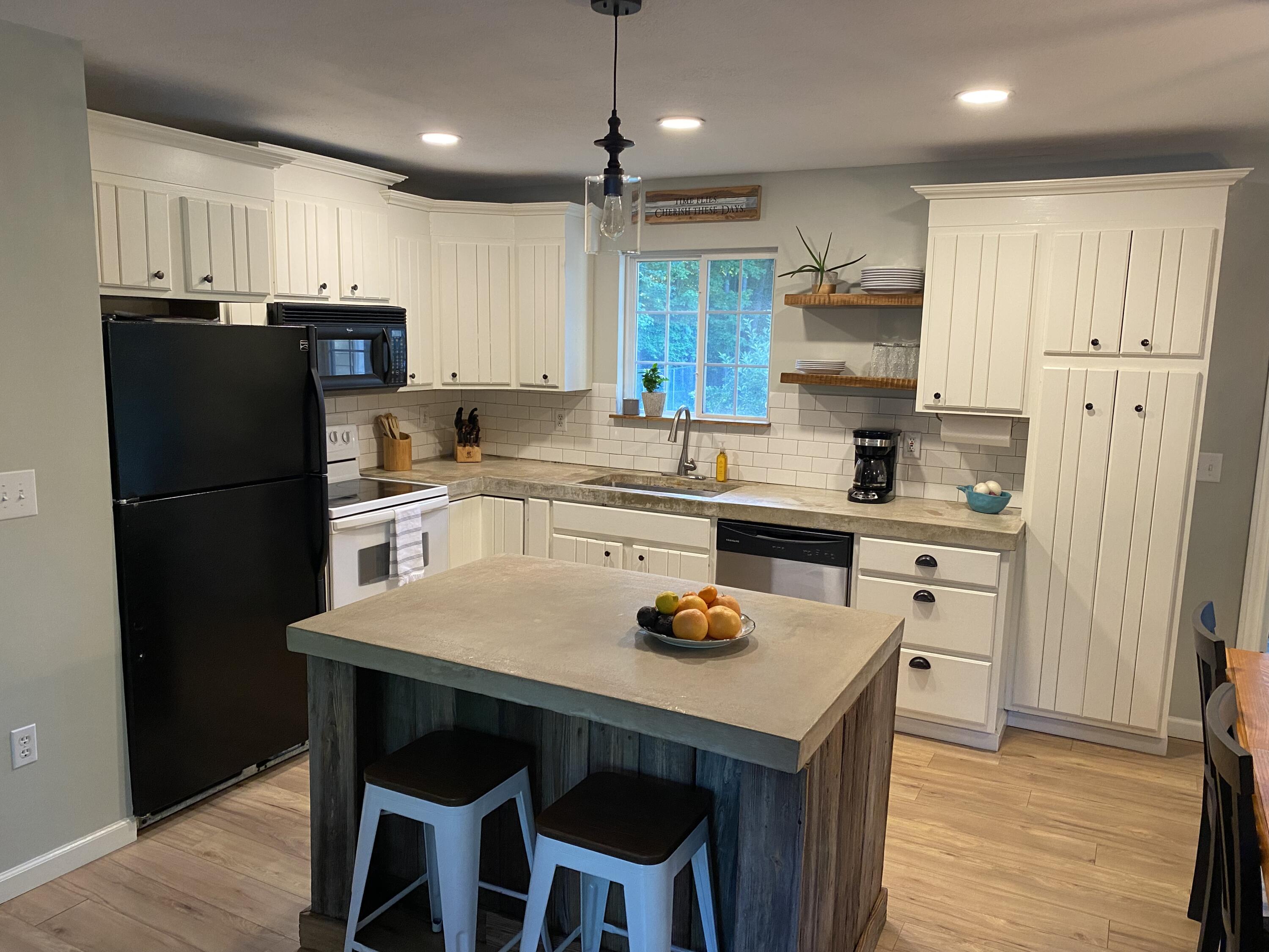 3032 Farr Road Fruitport, MI 49415 - Photo 5 of 27 2021-06-21 20.08.30